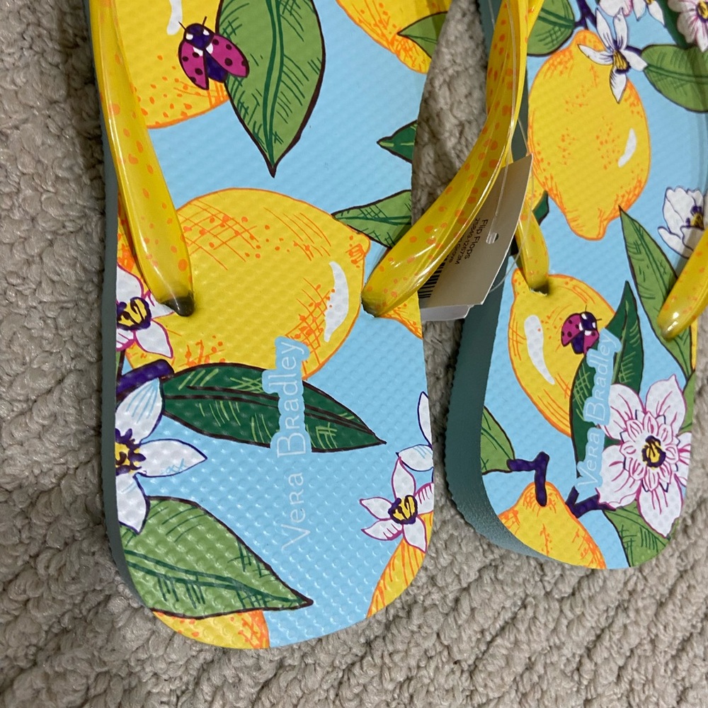 Vera Bradley Lemon Grove Print Pattern Sandals Flip Flops Sz 7-8 NWT - Picture 3 of 5
